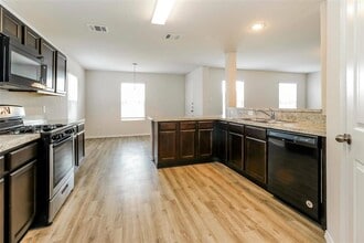 Building Photo - 25388 Claremont Hills Ln