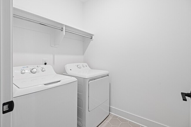 Building Photo - 3065 Inman Dr