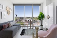 Building Photo - 2357 N Lincoln Ave