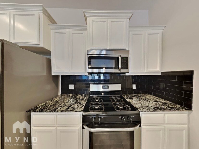Building Photo - 1001 Merlin Dr