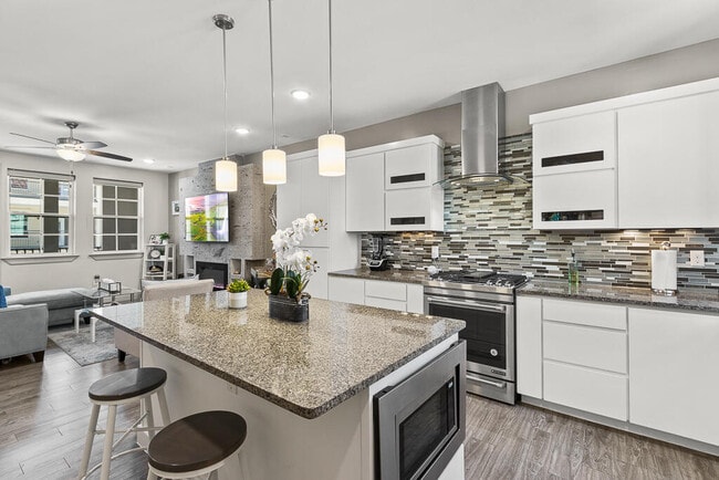 Building Photo - 328 Vin Almoradi Ct