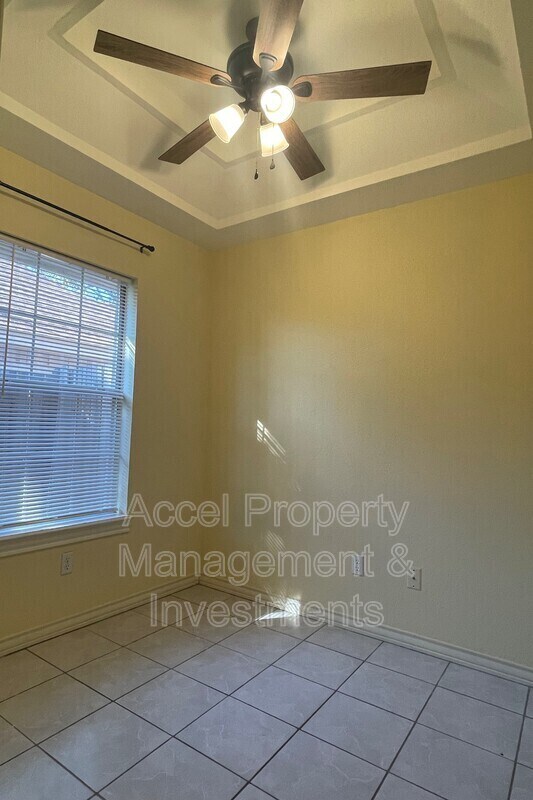 Building Photo - 512 Xanthisma Ave