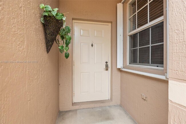 Building Photo - 2082 Madeira Dr