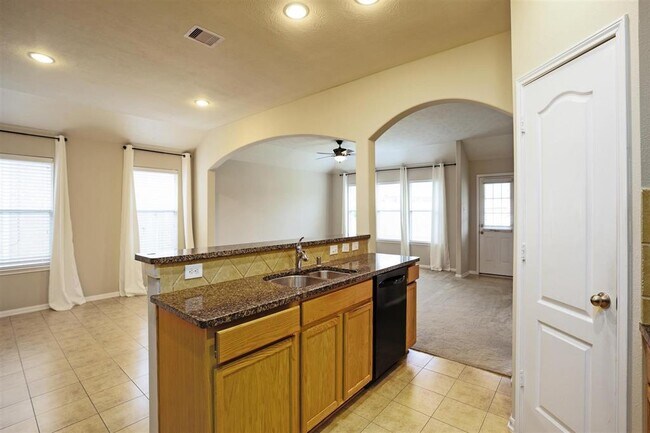 Building Photo - 11403 E Lake Gables Dr