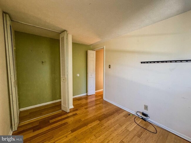 Building Photo - 58 Vanderbilt Ct