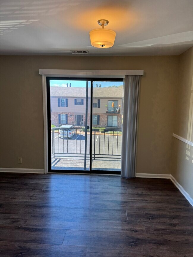 Building Photo - 5807 Brentwood Trace