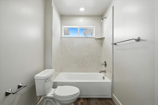 Building Photo - Eastside View Townhomes