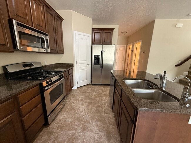 Building Photo - Townhome in Casitas at Hidden Valley with ...