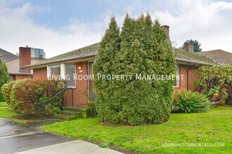 Building Photo - 1535 NE 19th Ave