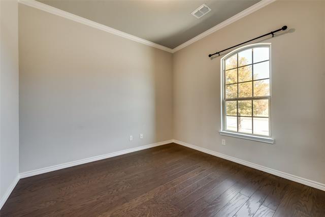 Building Photo - 9408 Lakeway Dr