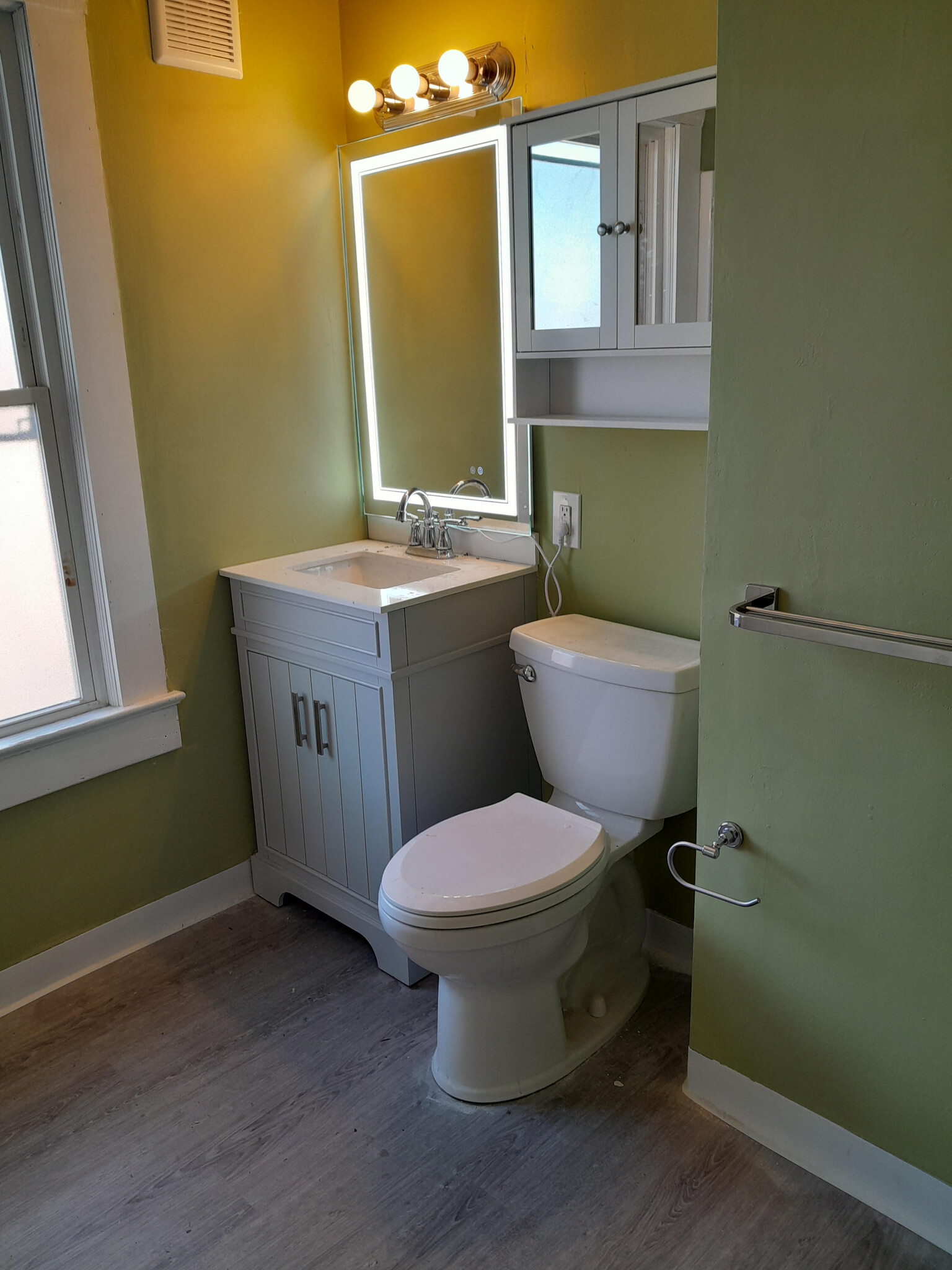 Bath Up - 1377 W 61st St