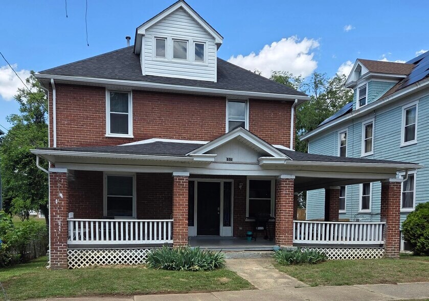 Front with shared porch - 1609 Chapman Ave SW