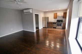 Building Photo - 1306 E 11th St