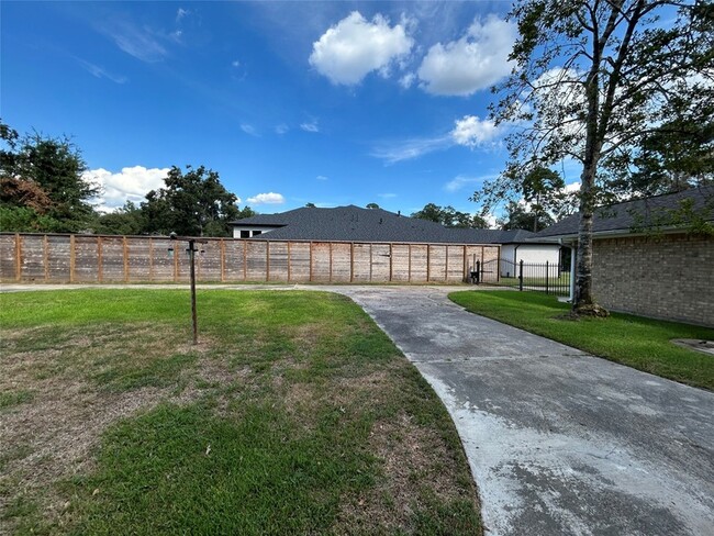Building Photo - 2418 Prentice Rd