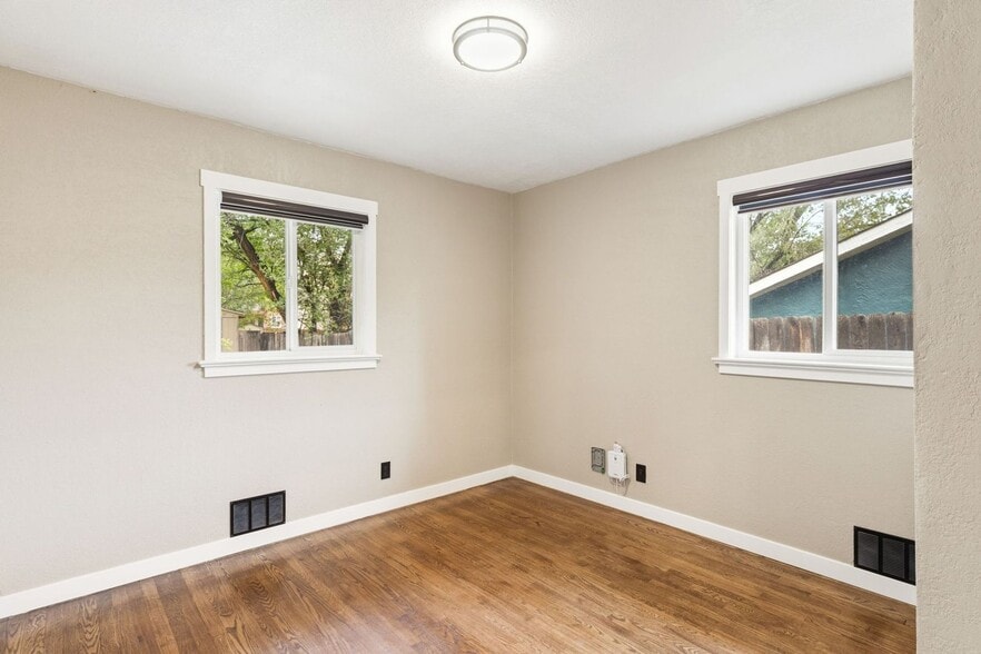 Building Photo - 405 Wilhelmia Ave