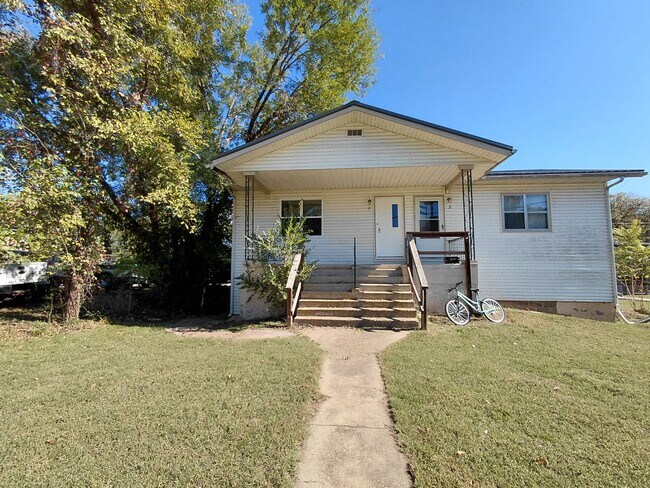 Primary Photo - 403 U.S. Rte 66