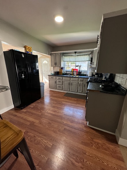 Building Photo - 805 E Taylor St