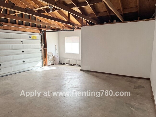 Building Photo - Spacious and Clean 2 bed Home In Joshua Tree