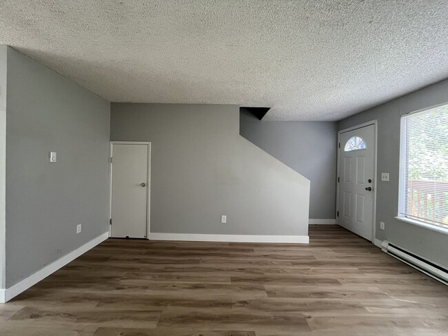 Building Photo - 4911 SW Beaverton Hillsdale Hwy