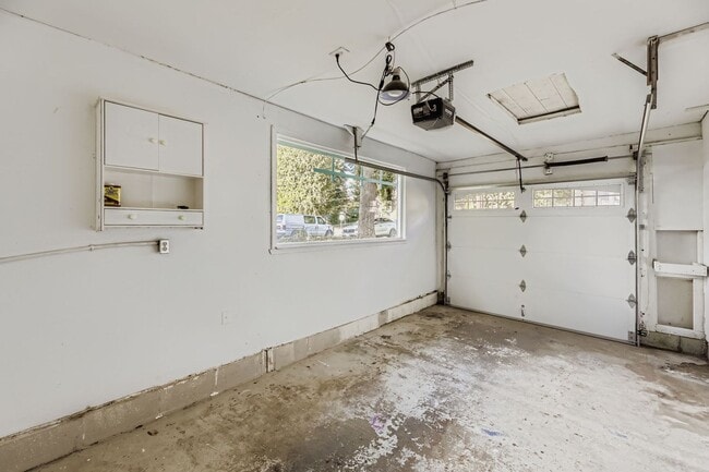 Building Photo - Fully-Remodeled 3 Bed 1 Bath Mountlake Ter...