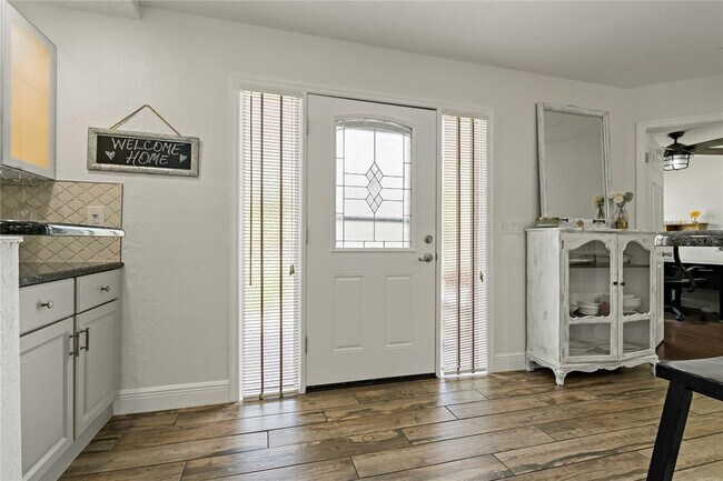 Building Photo - 808 Rustic Oaks Dr