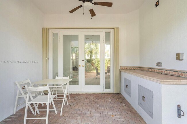 Building Photo - 1382 Harbor View W
