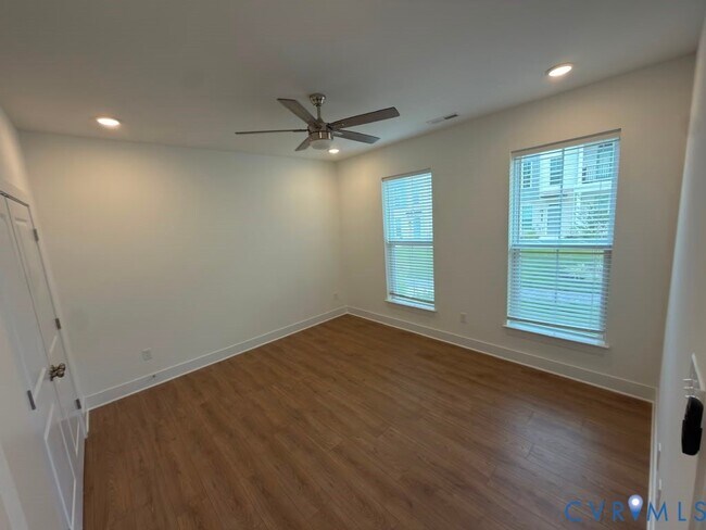 Building Photo - 15363 Sunray Aly