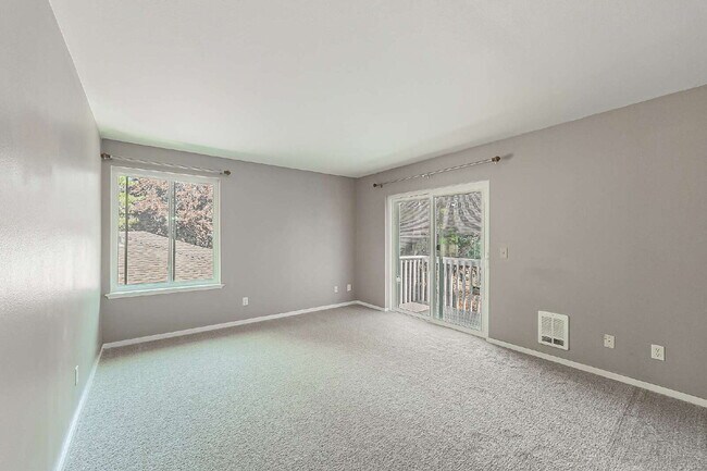 Building Photo - Super cute 2 bedroom, 1 3/4 bathrooms, Ful...