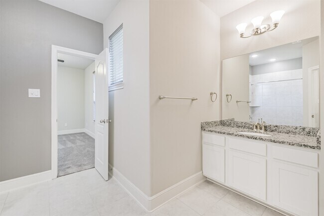 Building Photo - 210 Liatris Ct