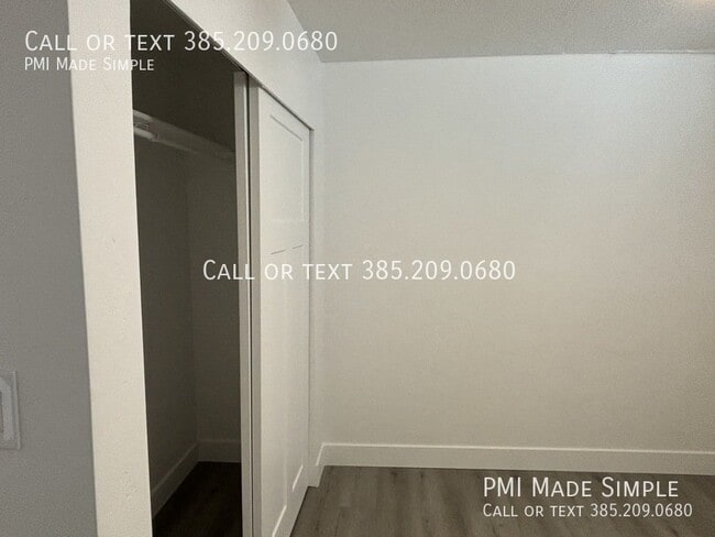 Building Photo - Renovated Duplex on a Quiet Cul-de-sac
