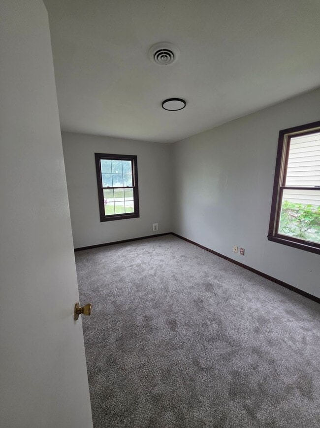 Building Photo - Nice 3BD/1BA