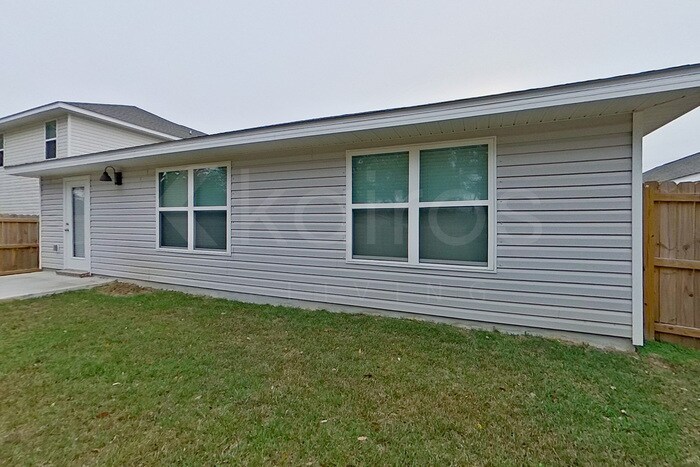 Building Photo - 373 Monarch Ln