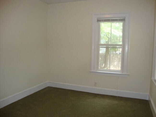 Building Photo - 133 Edgewood Ave