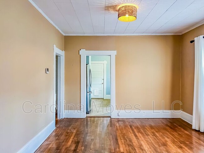 Building Photo - 771 Maple St