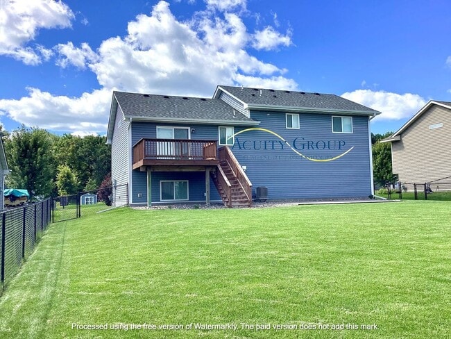 Building Photo - 3BR, 2 1/2 BA Single Family Home in Elk River