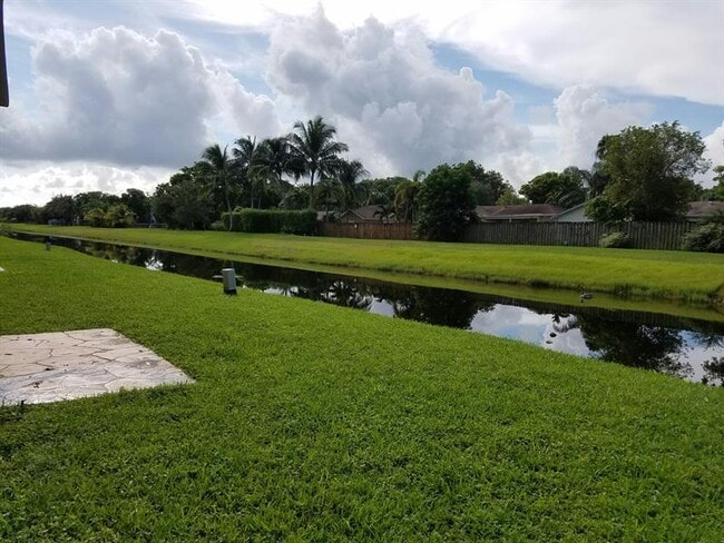 Building Photo - 10926 Royal Palm Blvd