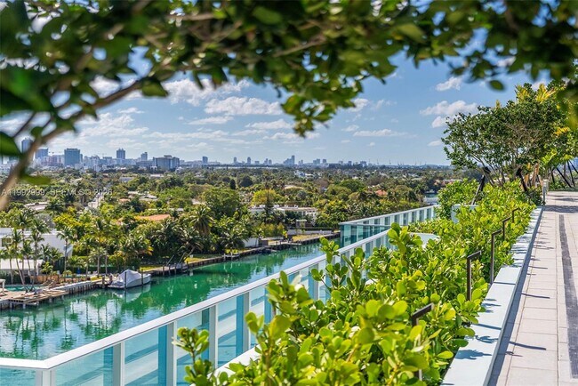 Building Photo - 9201 E Bay Harbor Dr