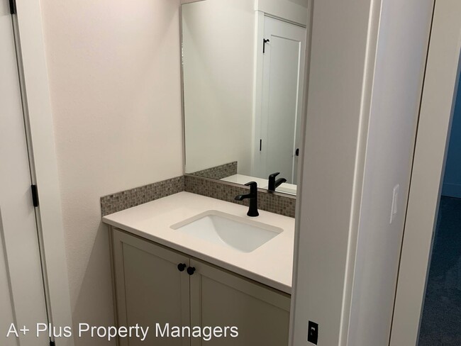 Building Photo - 5 br, 3.5 bath House - 7156 N Hourglass Dr