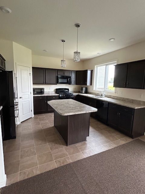 Building Photo - Massive, Newer 4 Bedroom Home in Pool Comm...