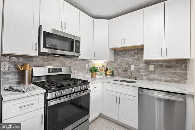 Building Photo - 3701 S George Mason Dr