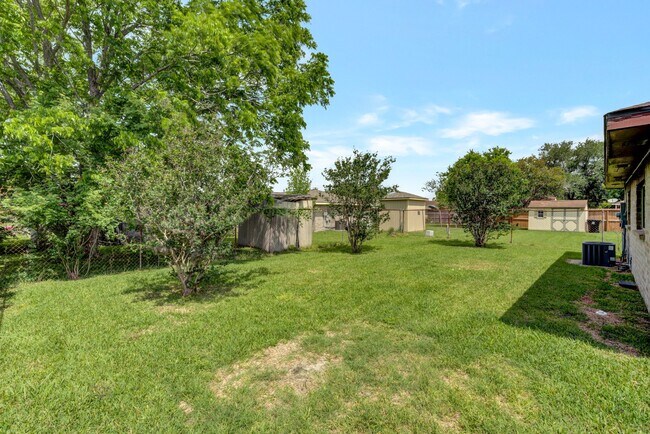 Building Photo - 12718 Panay Dr