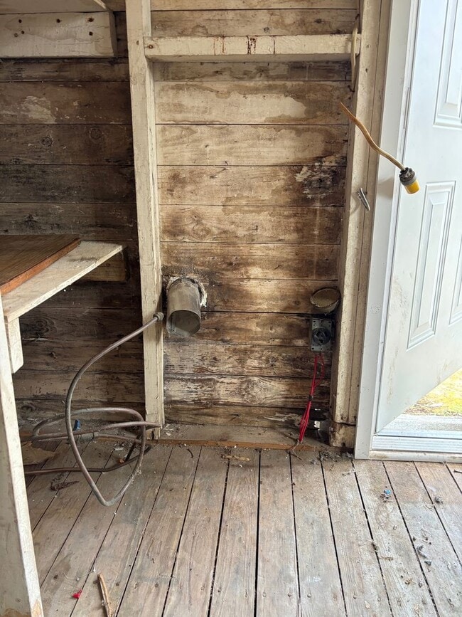 Building Photo - 3 BED, 1 BATH FARM HOUSE LOCATED IN STAR!