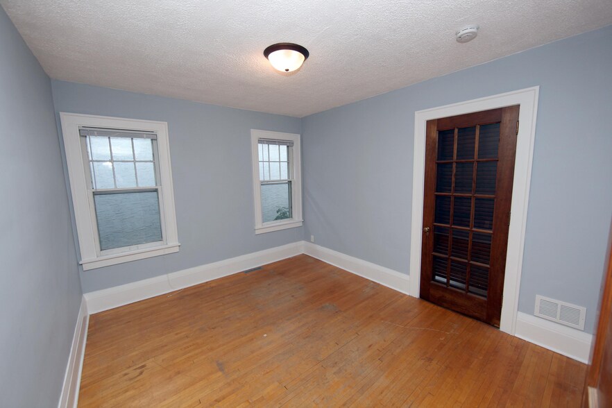 Room 2 - 1631 Dayton Ave