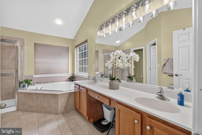 Building Photo - 13016 Pilgrims Inn Dr