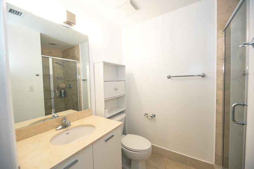 Building Photo - 2150 Van Buren St