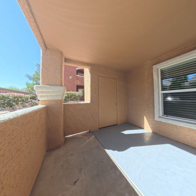 Building Photo - BEAUTIFULLY UPDATED 2 BED 2 BATH CONDO IN ...