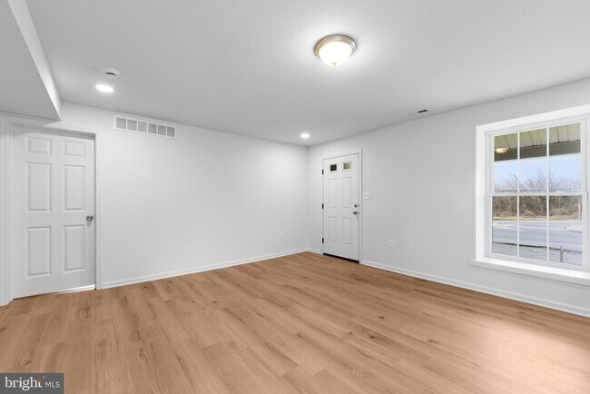 Building Photo - 2210 New Falls Rd