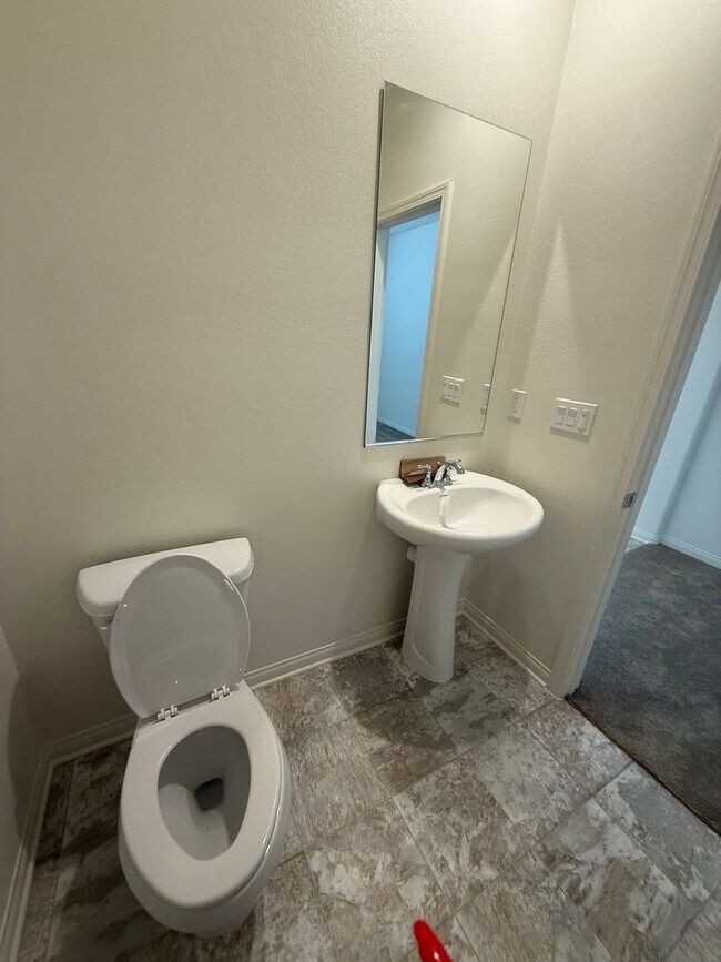 Building Photo - Victorville- New Richmond Home, 3 bedrooms...