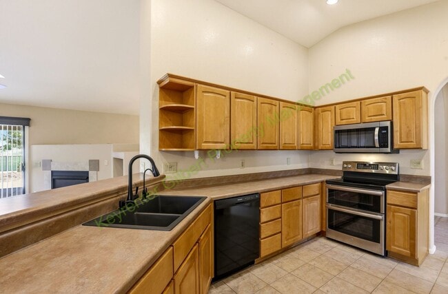 Building Photo - Golf Course Living in Sun Lakes  – 55+ IronOaks at Sun Lakes Community Home on the 18th Fairway!