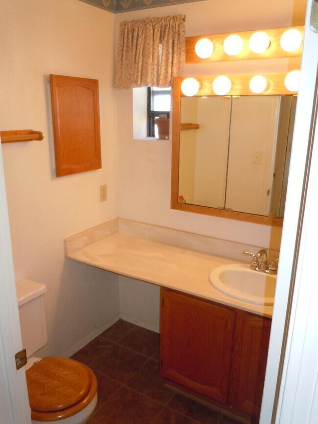 Building Photo - 2059 Columbia Ct NE